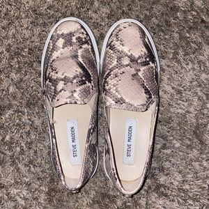Steve Madden slip on